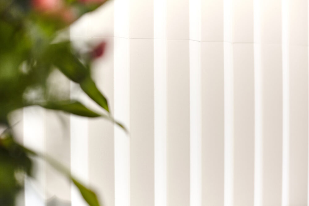 FEATURE TILES: Rombini Triangle Large White