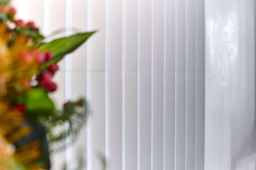 FEATURE TILES: Rombini Triangle Large White