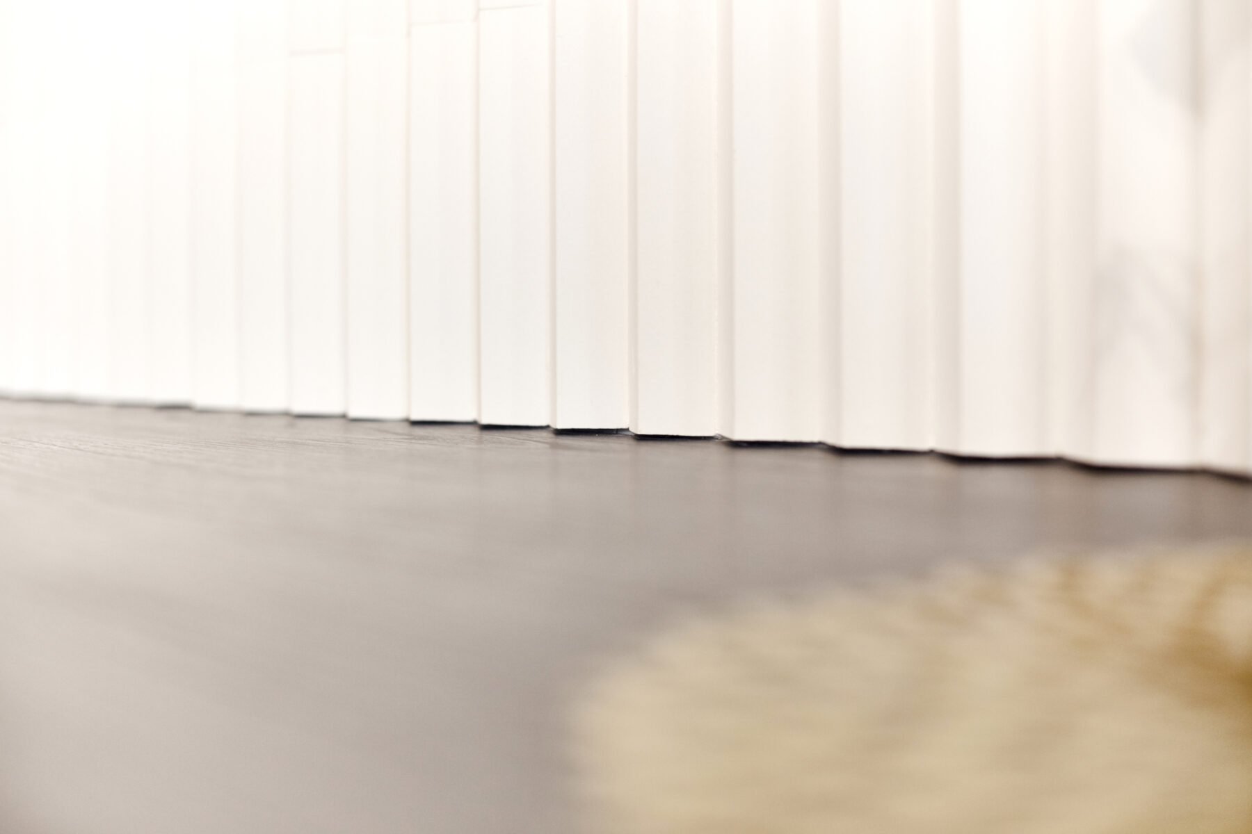 FEATURE TILES: Rombini Triangle Large White