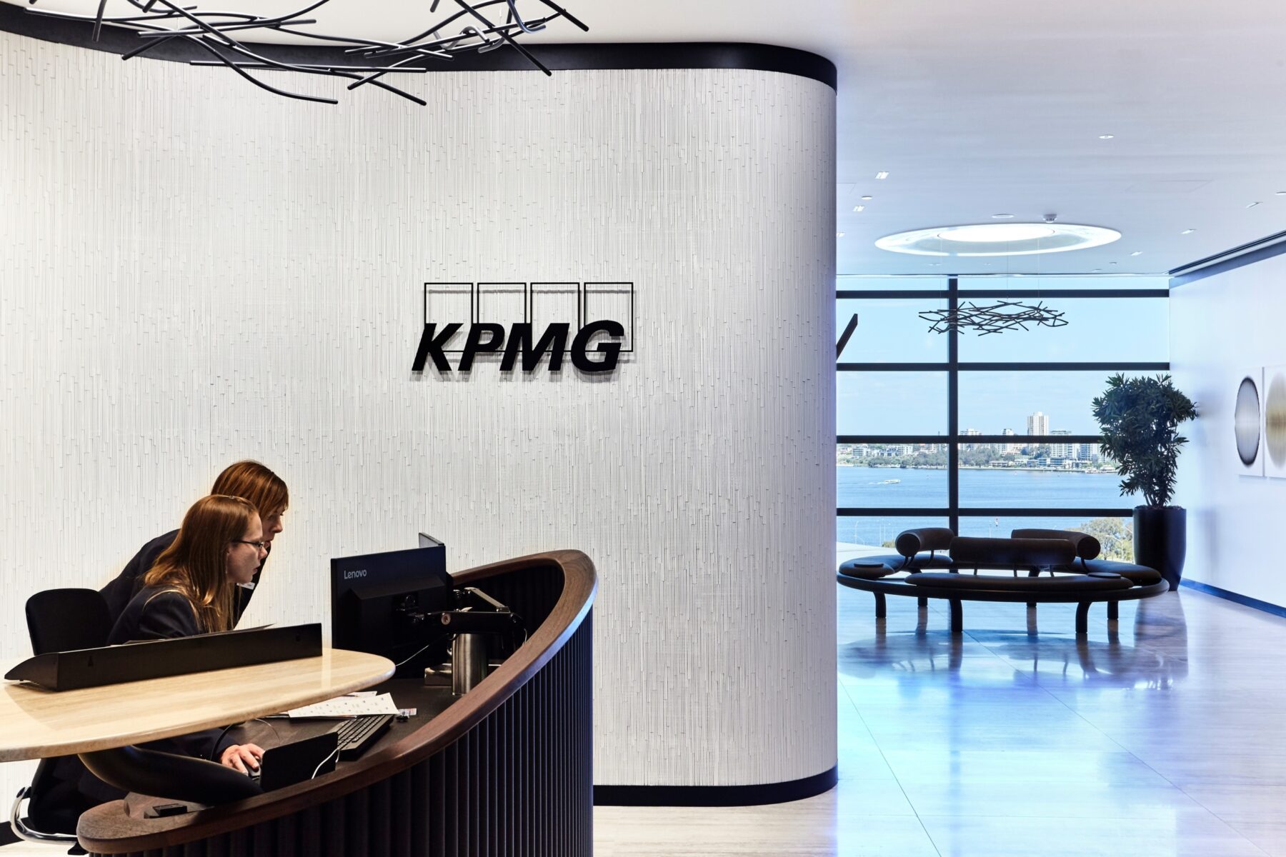 Kpmg phenomenon rain b grigio 1