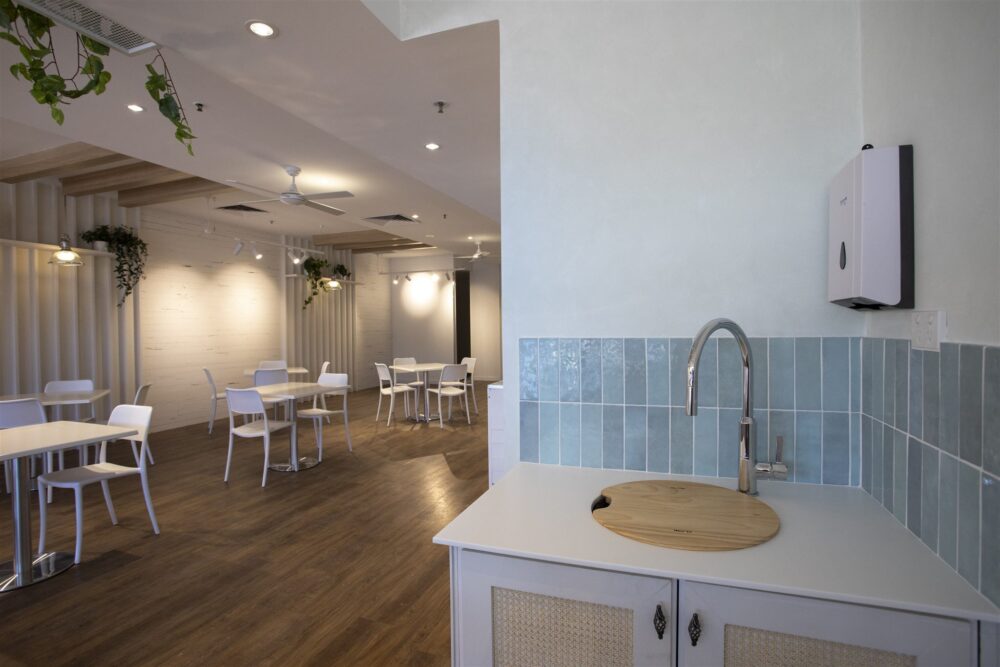 FEATURE TILES: Artisan Aqua