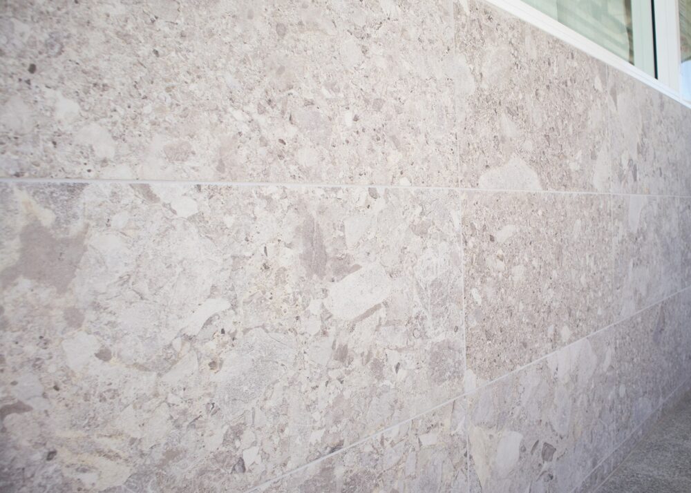 WALL FEATURE TILE: Frammenta Bianco