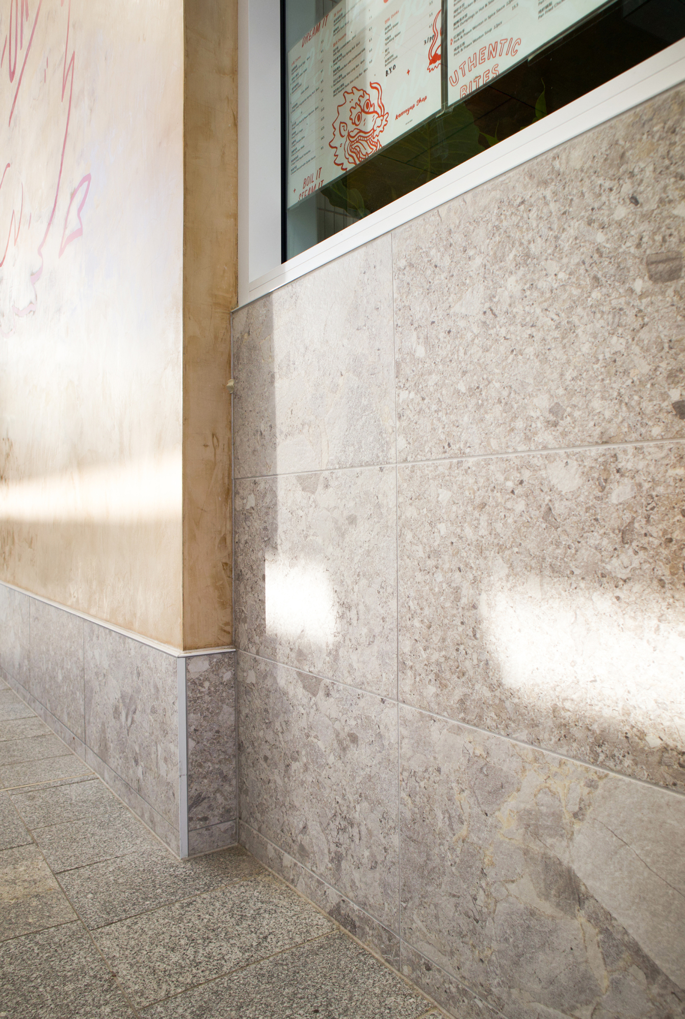 WALL FEATURE TILE: Frammenta Bianco