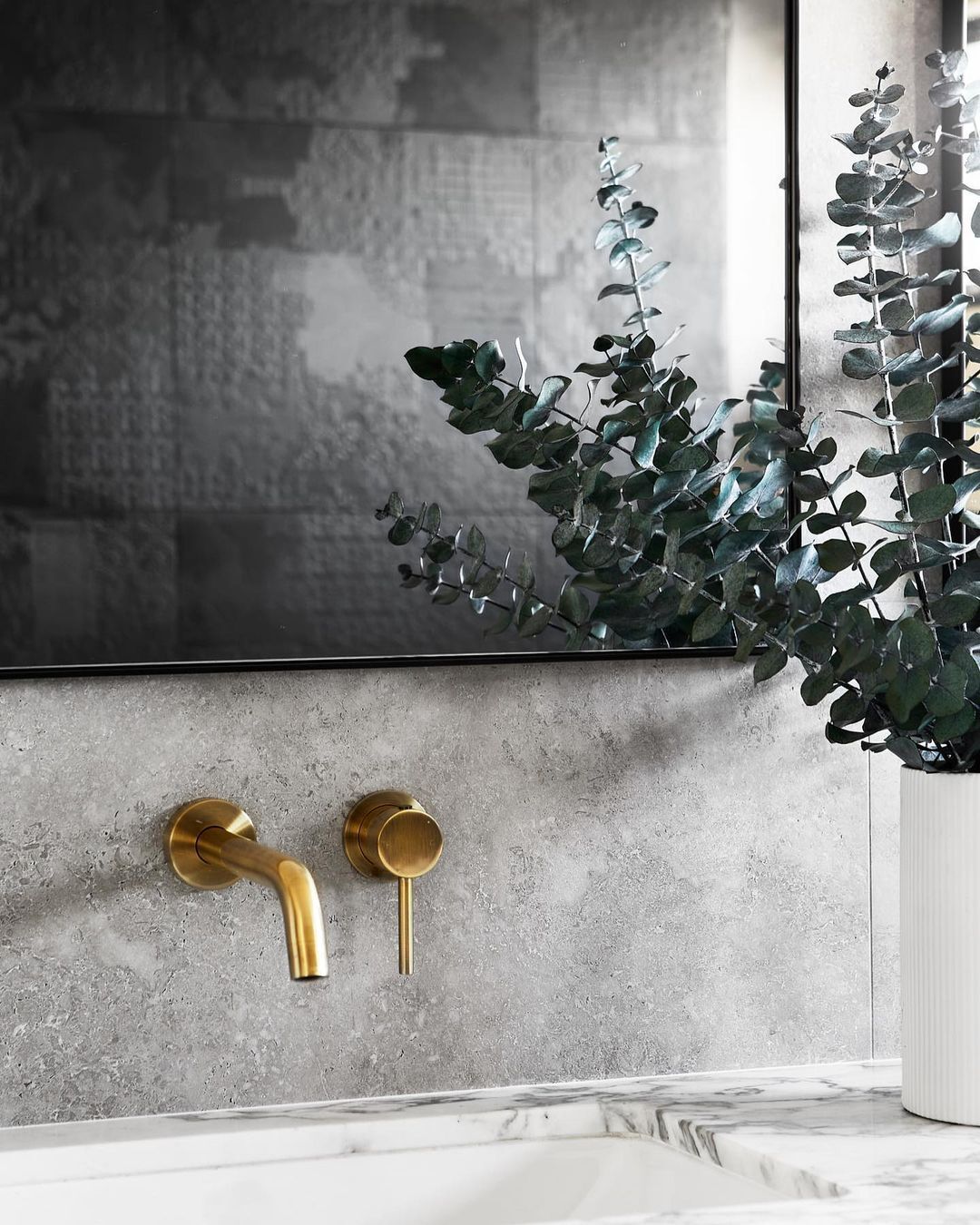 SPLASHBACK TILES: Stellar Mid Grey
FEATURE TILES: Dechirer Decor Nero