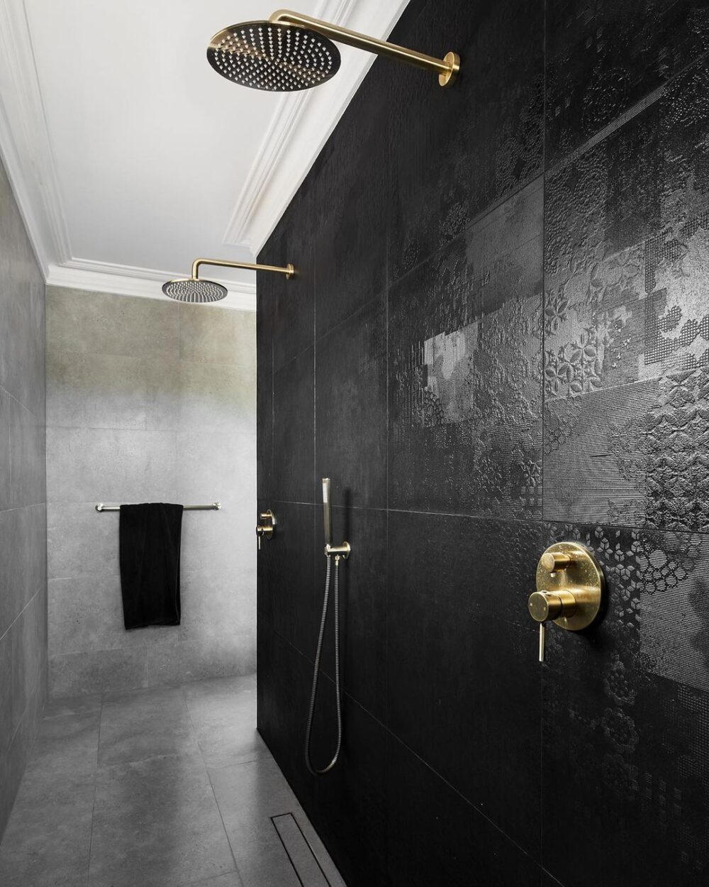 FLOOR &amp; WALL TILES: Stellar Mid Grey
FEATURE TILES: Dechirer Decor Nero