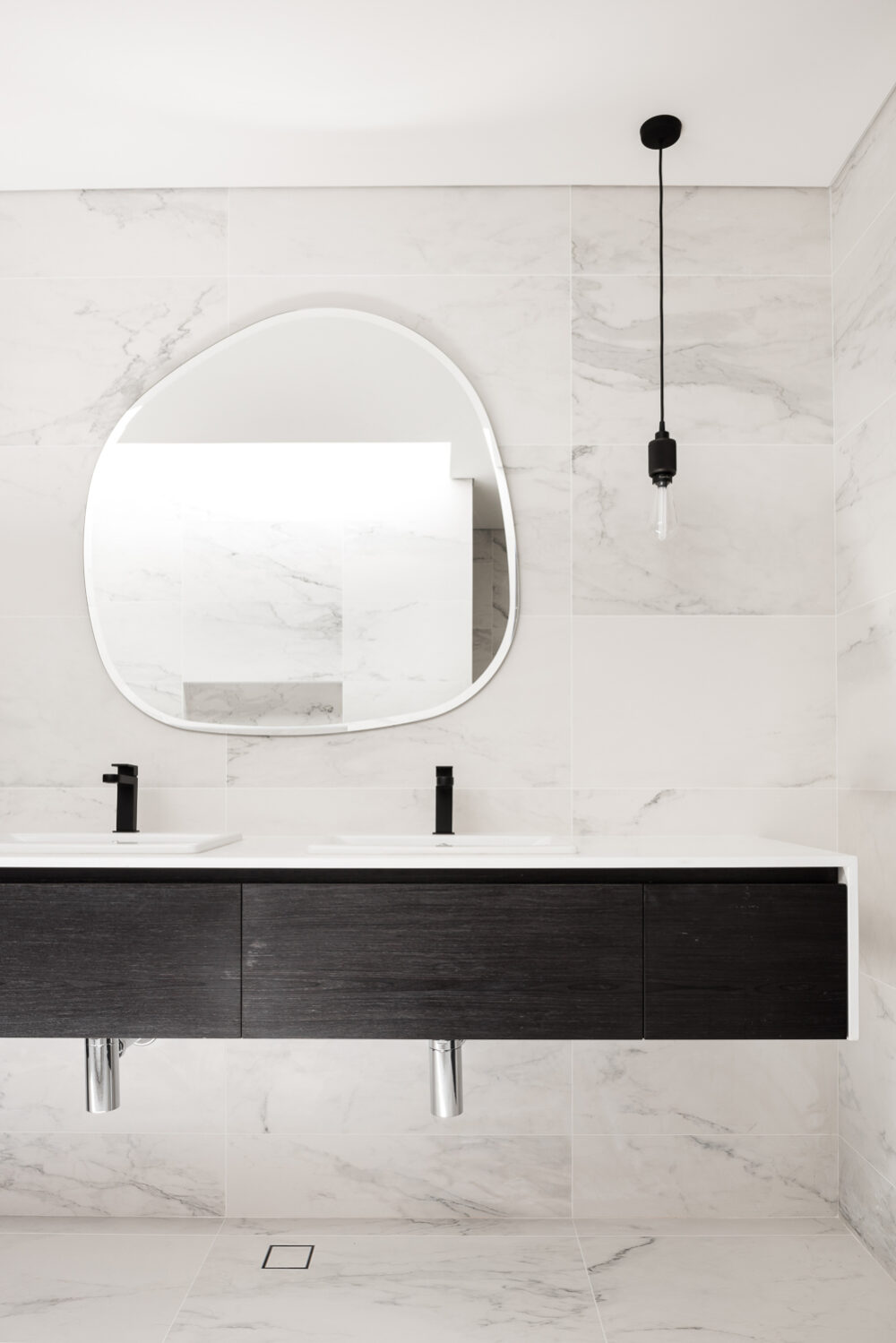 FLOOR &amp; WALL TILES: Stone Calacatta Smooth
