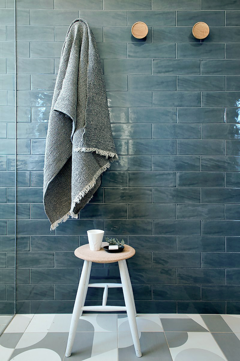 FLOOR TILES: Puzzle Aland
WALL TILES: Manhattan Smoke