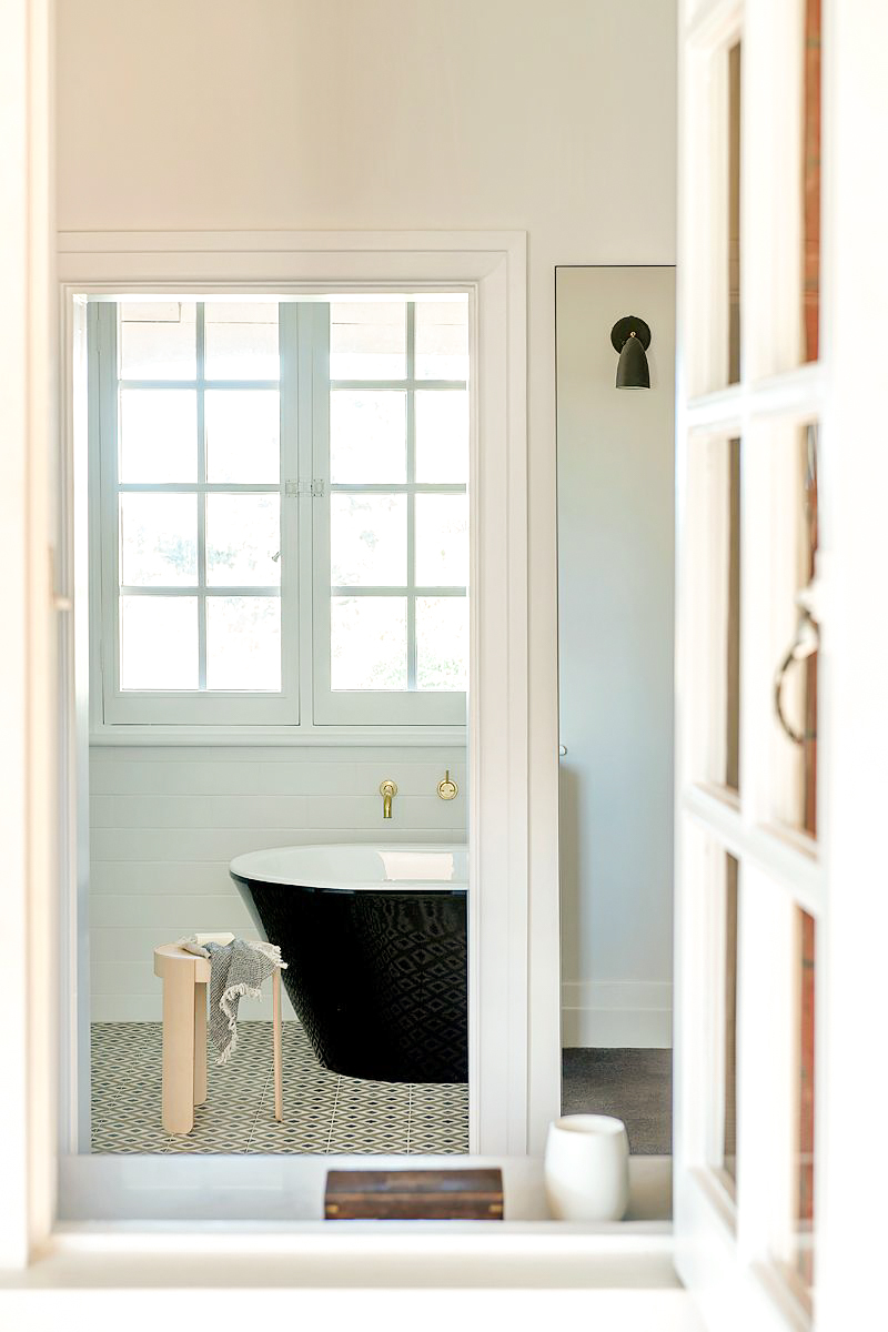 FLOOR TILES: City Colours
WALL TILES: Mg White Gloss 100x300mm