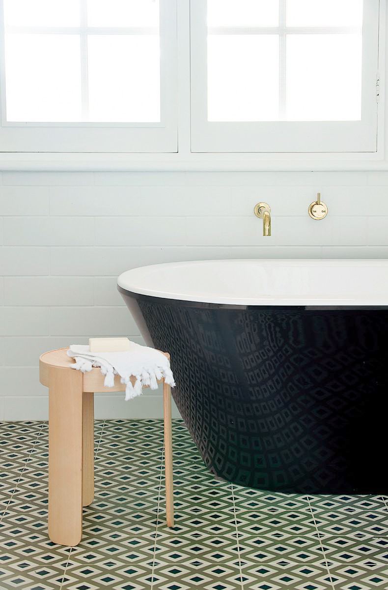 FLOOR TILES: City Colours
WALL TILES: Mg White Gloss 100x300mm