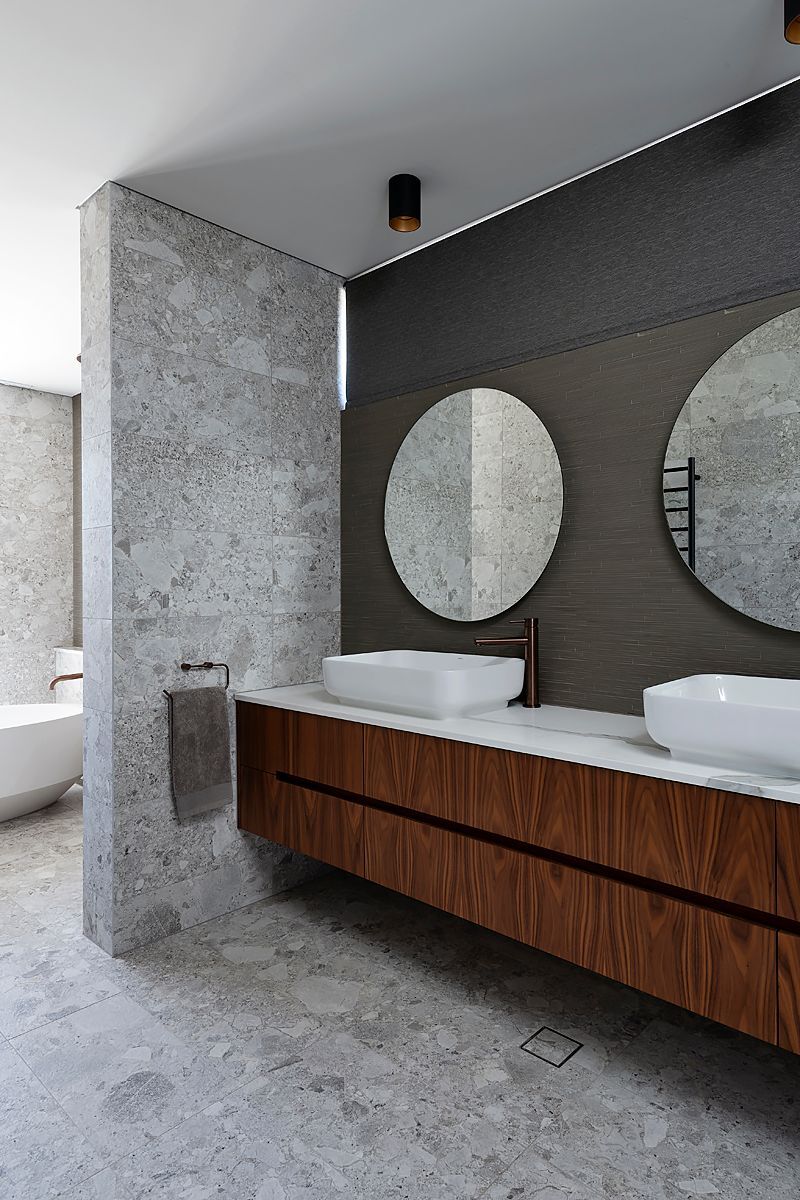 FLOOR TILES: Frammenta Bianco
