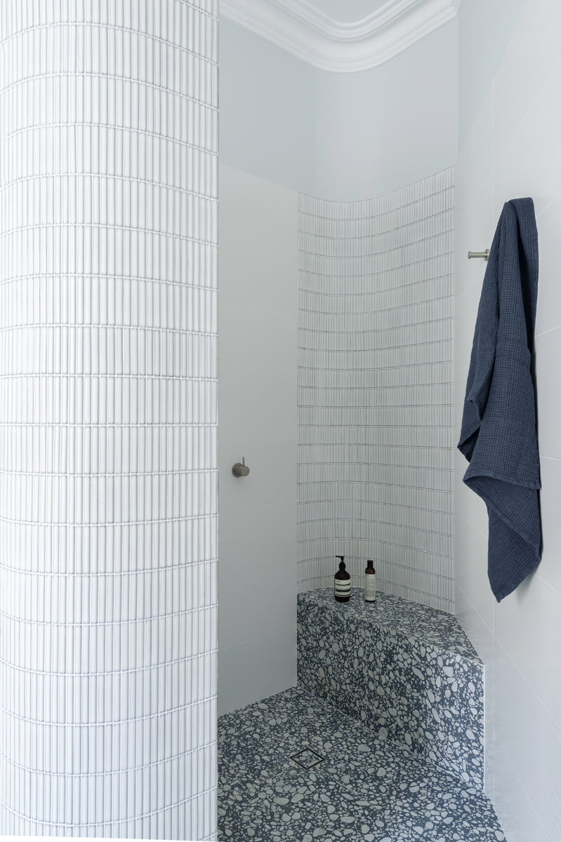 Mt lawley medley pop blue mini white kitkats shower