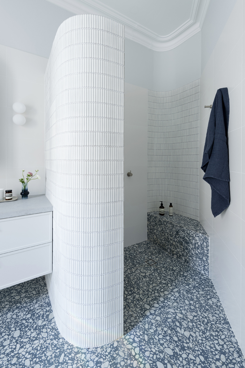 Mt lawley medley pop blue mini white kitkats