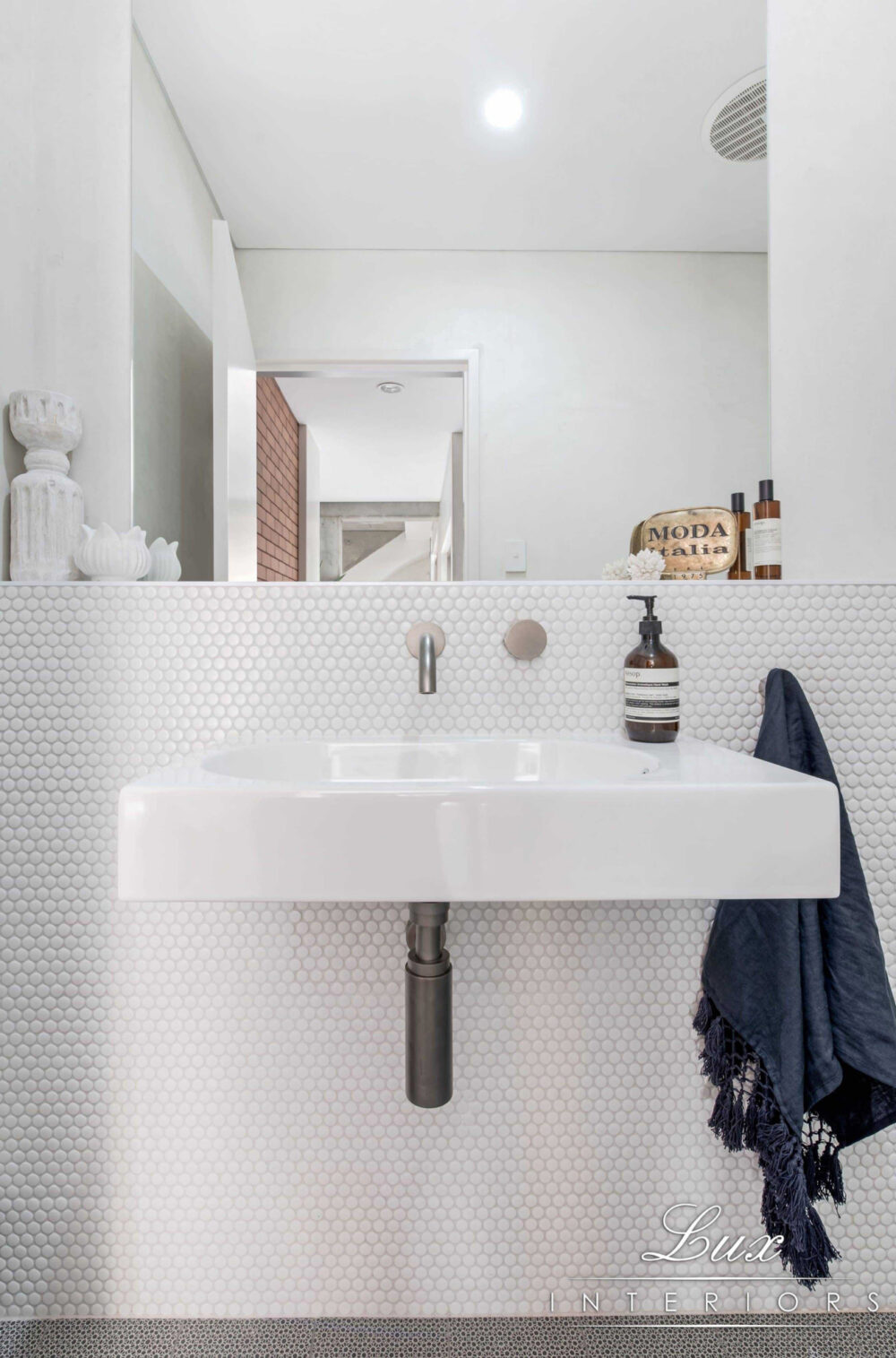 
WALL TILES: White Gloss Pennyrounds
FLOOR TILES: Azulej Nero Renda

