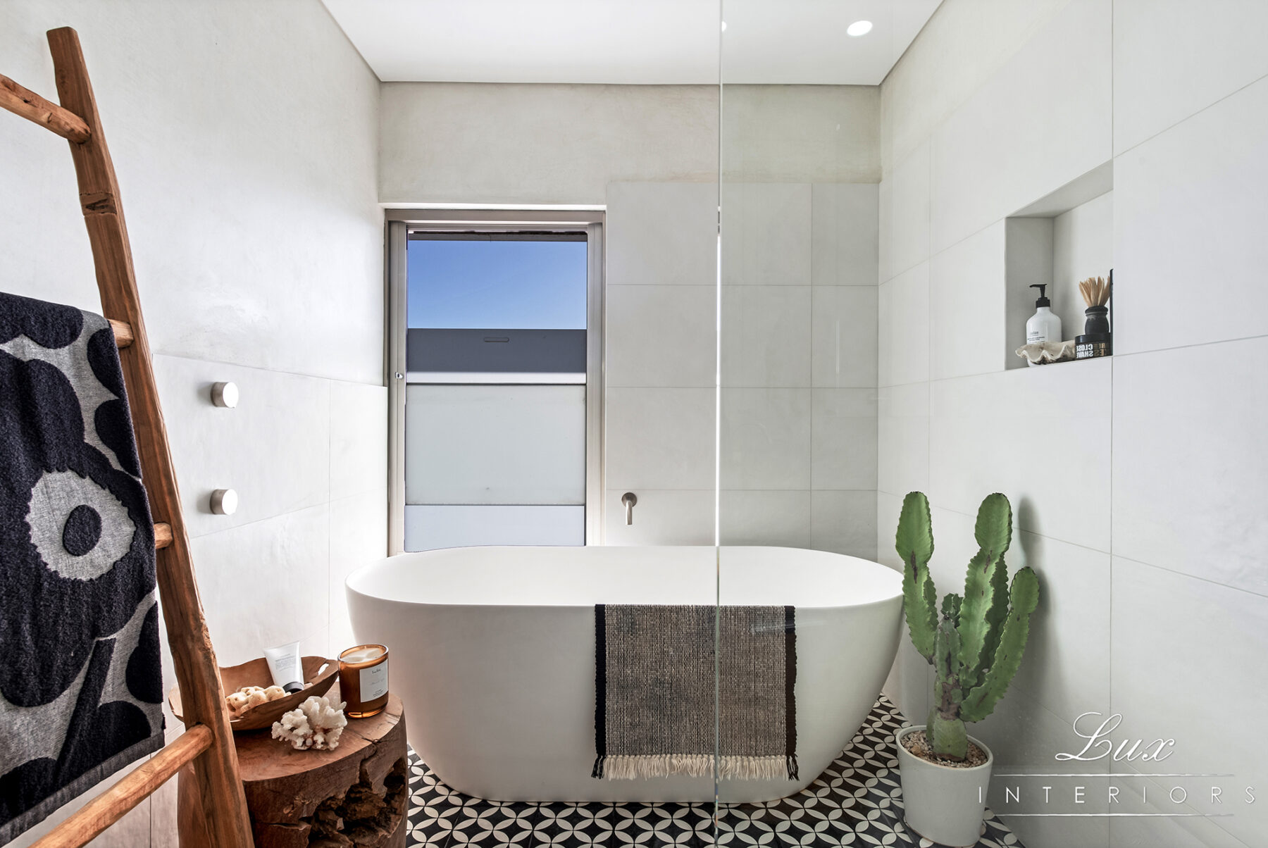 Insitu city beach lux interiors picasso petal black 6