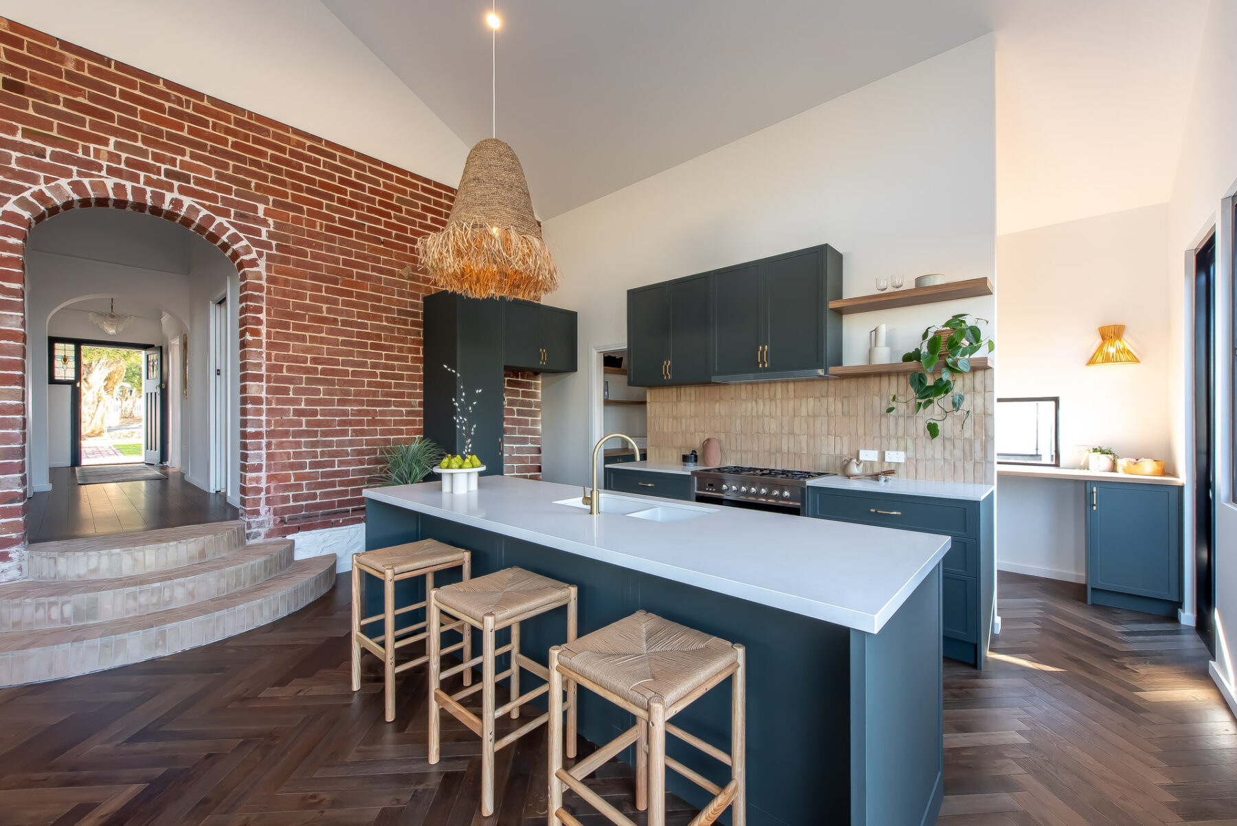 CURVED STEPS &amp; SPLASHBACK TILES: Bejmat Clay