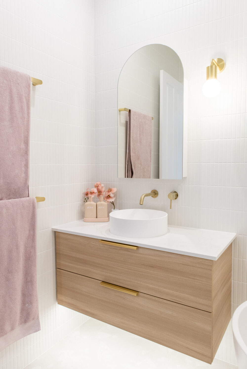 WALL TILES: Matt White Kitkat