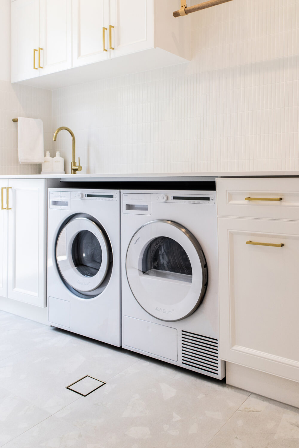 SPLASHBACK TILES: Matt White Kitkat
FLOOR TILES: Medley Rock White