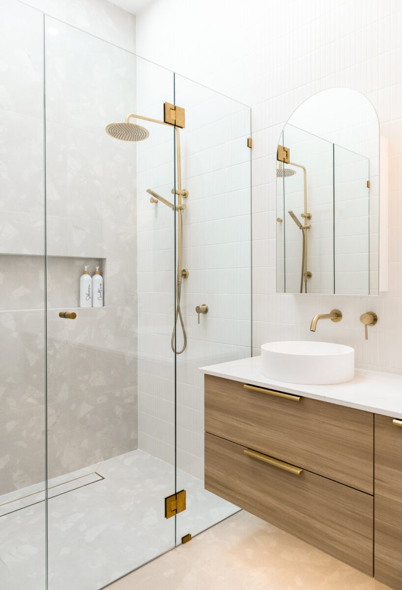 7 insitu seaview terrace ensuite matt white kitkats medley rock white 4 EDITED
