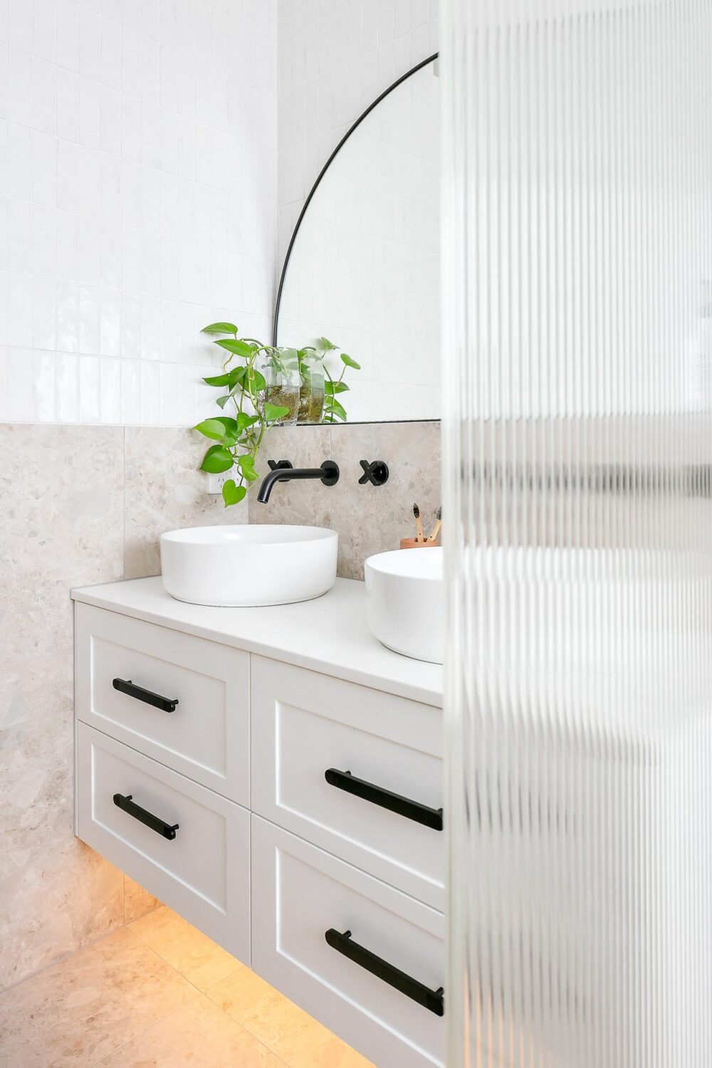 LOWER WALL AND FLOOR TILE: Robusta Ivory
SUBWAY TILE: Bejmat White Gloss