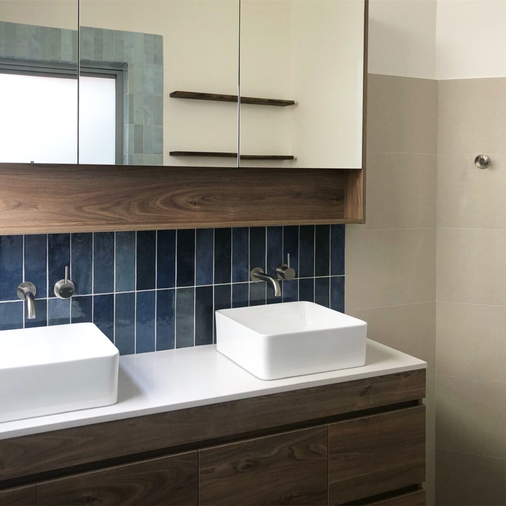 SPLASHBACK TILES: Artisan Colonial Blue