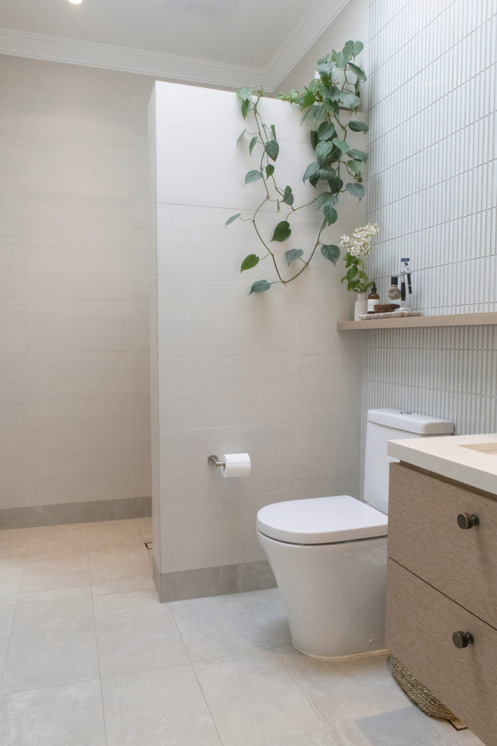 FLOOR TILES: Endless Bianco: 298x598
FEATURE TILES: Vintage White Kitkat: 296x300mm