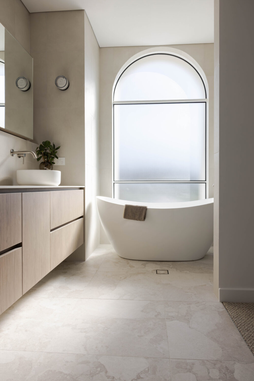 Wall: Calcecreta Argilla
Floor: Matera Stone Sassi White Silktech