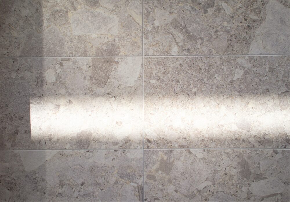 WALL FEATURE TILE: Frammenta Bianco