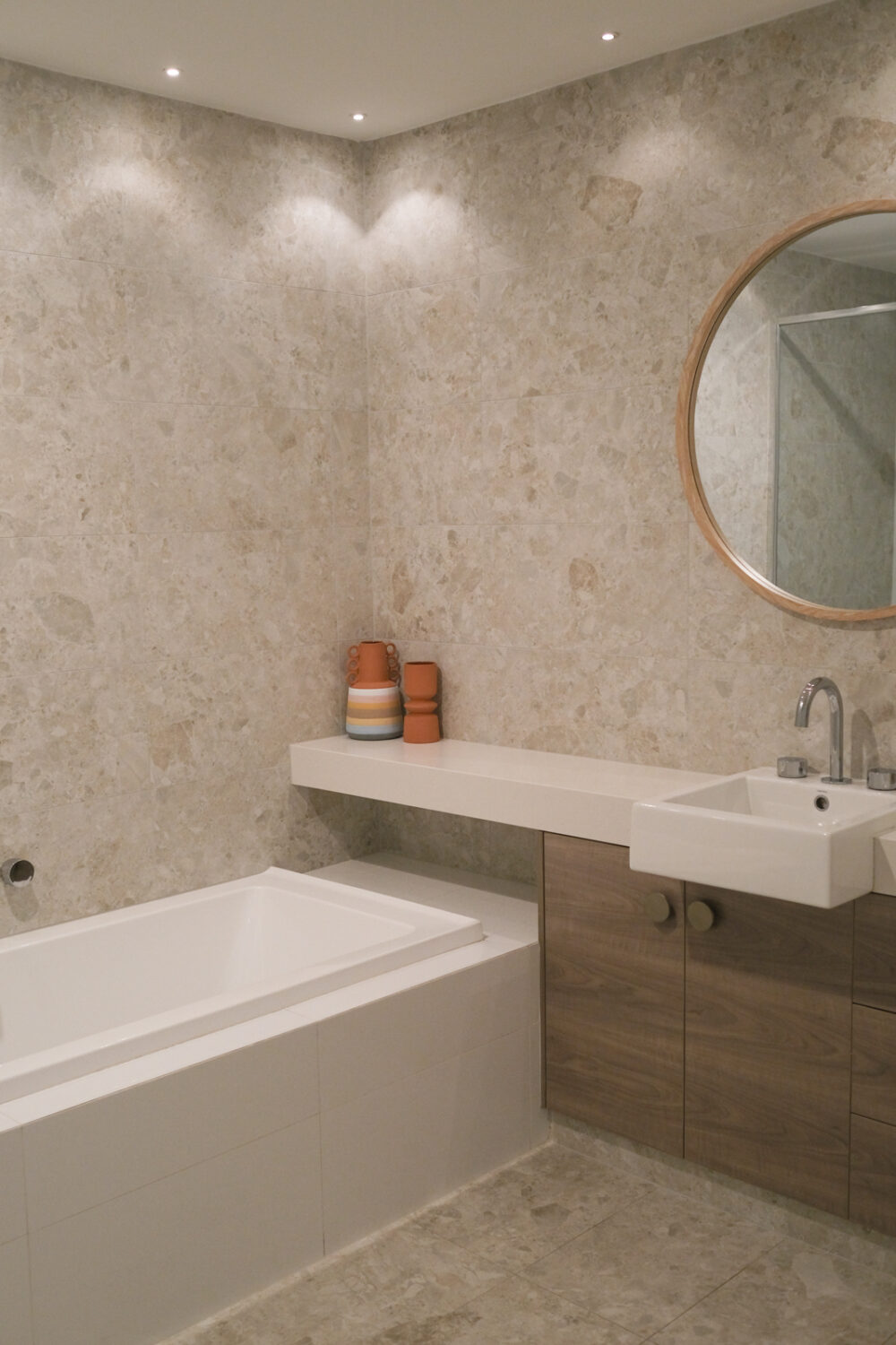 Bathroom: Robusta Ivory