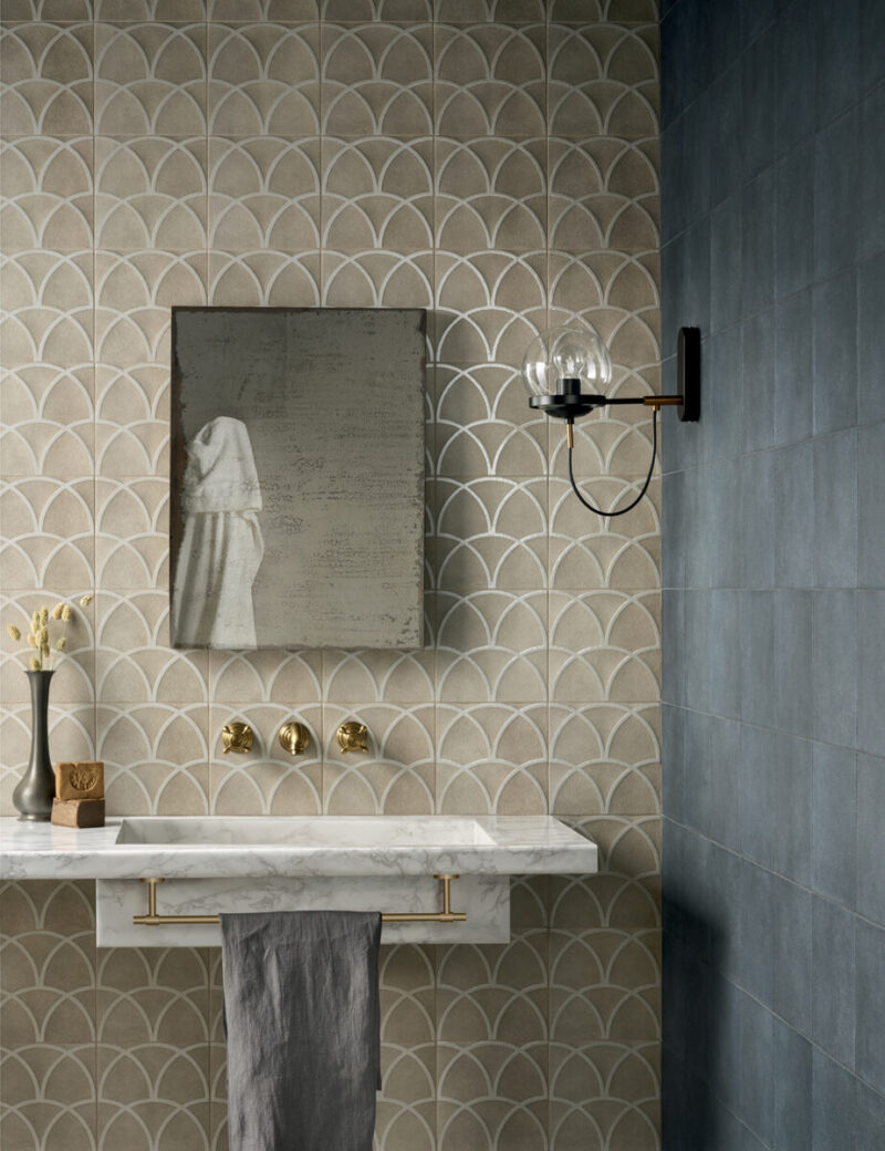 Stylish Tile Designs For Small Bathroom Spaces