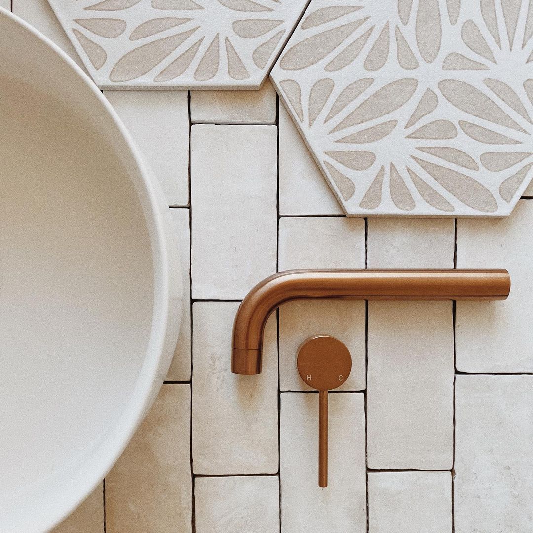 FLATLAY CREDIT: Our Home by the Bay
TILES: Tec. Cesello Argilla and Cottage White: 70x140mm