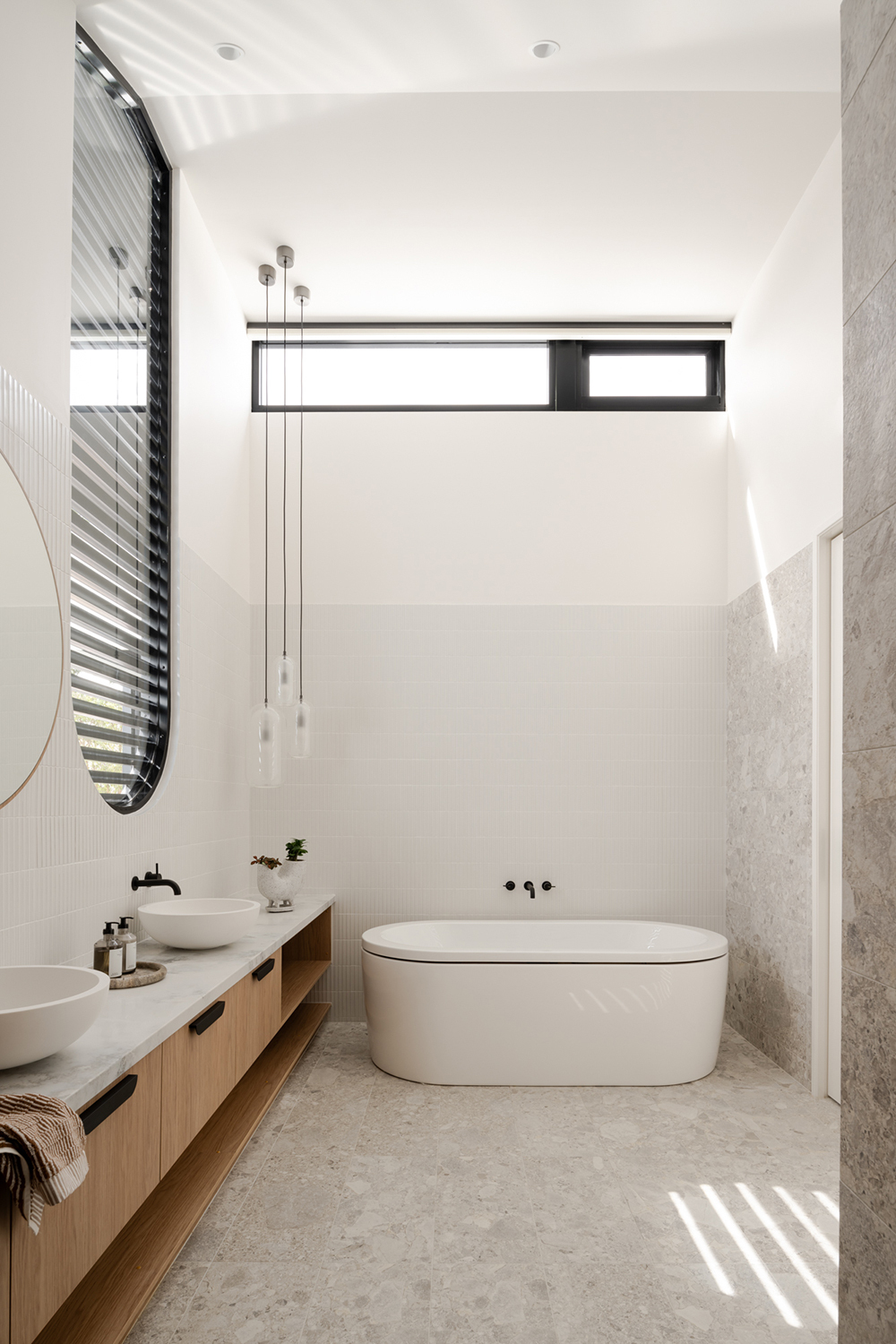 Tile: Frammenta Bianco by Fioranese