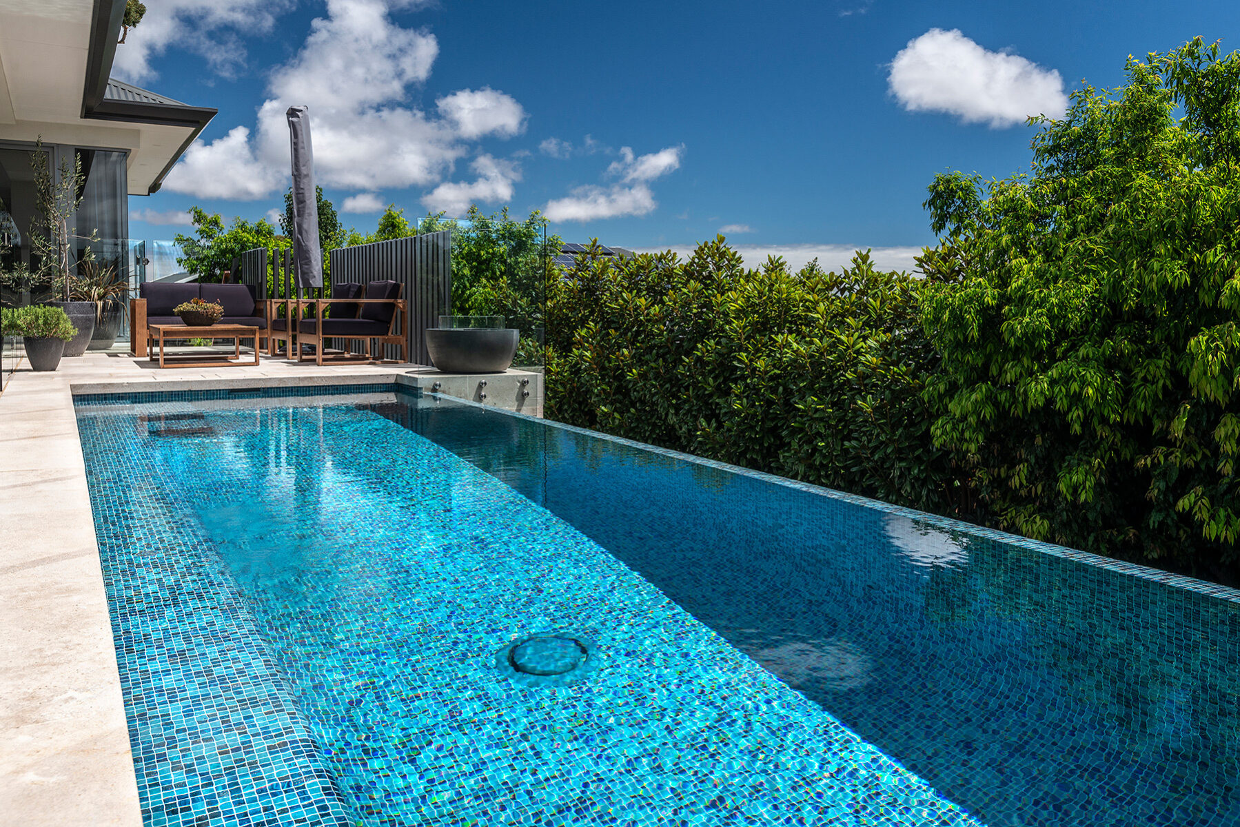 SALICE Mosaic Blend Swimming Pool 01