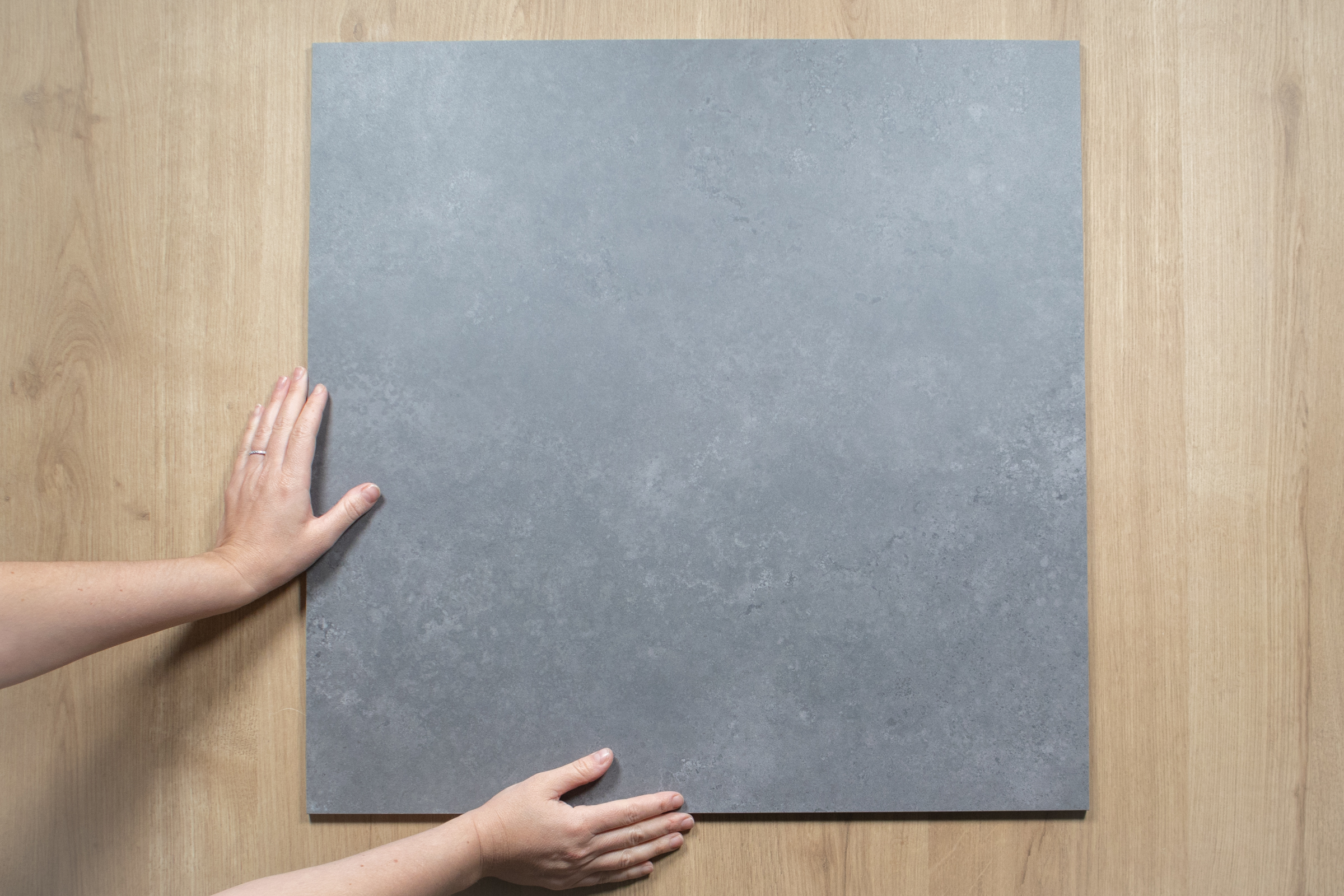 Konkrit Dark Grey Grip Wet 600x600 2