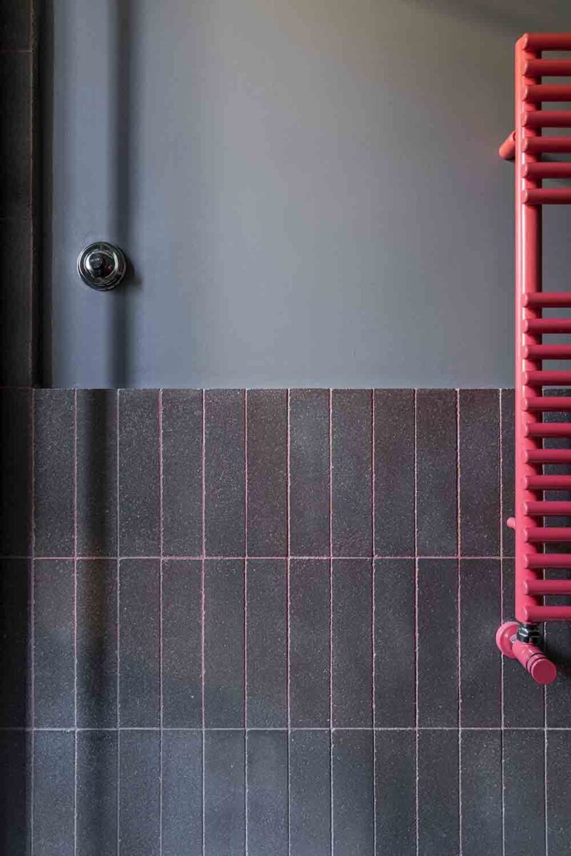 Light or Dark: How to Choose the Best Bathroom Tiles